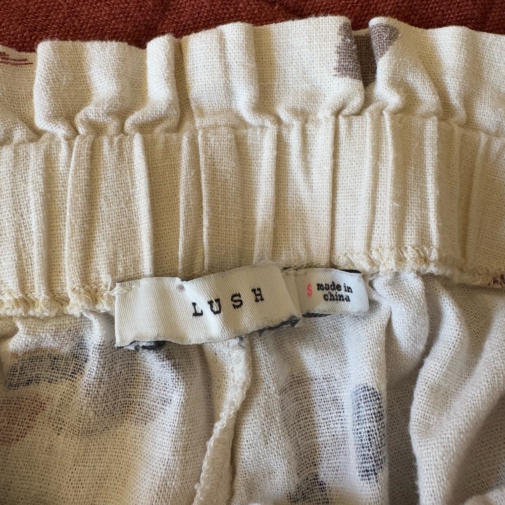 Linen Shorts with Abstract Pattern - Picture 4 of 5